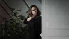 Χάρις Αλεξίου: Έρχεται η θεατρική της «Μεταμφίεση»