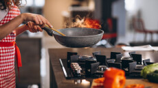 Εύκολες πίτες στο τηγάνι με κοτόπουλο