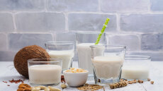 Γάλα: Αγελαδινό ή φυτικά; Όλα όσα πρέπει να γνωρίζετε για έξι τύπους γάλακτος