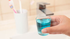 Κορωνοϊός: Τα διαλύματα που εξουδετερώνουν τον ιό σε 30″