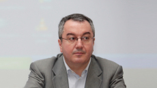 Ηλίας Μόσιαλος: Έστειλε μήνυμα για τον κορωνοϊό με τον μύθο του λύκου και των προβάτων