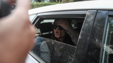 Χρυσή Αυγή: Προκλητική και αμετανόητη η οικογένεια Μιχαλολιάκου – Σόου και ύβρεις 