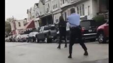 ΗΠΑ: Αστυνομικοί πυροβολούν και εξουδετερώνουν αφροαμερικανό με μαχαίρι - Δείτε σκληρό βίντεο