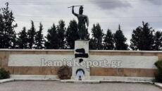 Θερμοπύλες: Βεβήλωσαν το μνημείο του Λεωνίδα - Δείτε φωτογραφίες