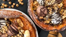 Pancake φούρνου με παγωτό και μπανάνα