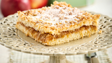 Εύκολη μηλόπιτα με τριφτή ζύμη
