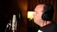 Κώστας Μακεδόνας: Επιστρέφει με μια ερωτική λαϊκή μπαλάντα