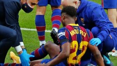 Μπαρτσελόνα: Με πατερίτσες και με δυσκολία στο χειρουργείο ο Φάτι - Δείτε βίντεο