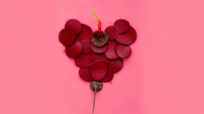 Το κόκκινο λαχανικό που αυξάνει τις επιδόσεις, ρίχνει την πίεση και προστατεύει το ήπαρ