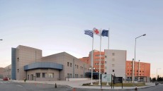 Νεαρή κοπέλα έπεσε από τον τέταρτο όροφο οικοδομής στην Ξάνθη: Νοσηλεύεται διασωληνωμένη στο νοσοκομείο Καβάλας