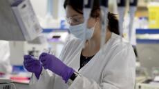 Εμβόλιο κορωνοϊού της Οξφόρδης: Πριν τα Χριστούγεννα τα αποτελέσματα από τις δοκιμές του τελικού σταδίου