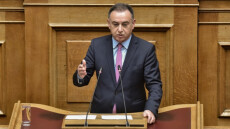 Εθελοντής στο ΕΣΥ και ο βουλευτής της ΝΔ Χρήστος Κέλλας