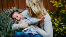 Ανησυχείτε αν είστε καλός γονιός; Δείτε επτά πράγματα που κάνουν οι στοργικοί γονείς