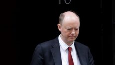 Ο Αρχίατρος της Αγγλίας δεν υποστηρίζει το εμβόλιο της Οξφόρδης 