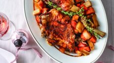 Κατσικάκι με πατάτες στο φούρνο