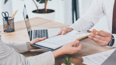 Έχετε παράπονα από την ασφαλιστική σας; Τι να κάνετε πριν «σπάσετε» το συμβόλαιό σας