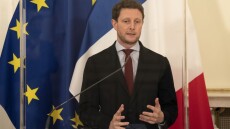 Γάλλος υφυπουργός Ευρωπαϊκών Υποθέσεων: «Είμαι γκέι και δεν έχω κανένα πρόβλημα να το πω»