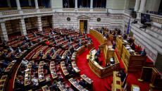Βουλή: Με κόντρες επί της διαδικασίας η συζήτηση του πολυνομοσχεδίου για την προστασία της δημόσιας υγείας