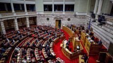 Βουλή: Πολιτική αντιπαράθεση για τις συναθροίσεις