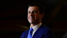 Πιτ Μπούτιτζετζ: To πρώτο ανοιχτά γκέι άτομο που αναλαμβάνει υπουργείο στις ΗΠΑ