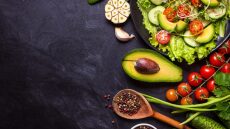 Το βουτυρένιο φρούτο που προστατεύει το έντερο και ρίχνει τη χοληστερόλη