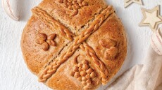 Ζυμώνουμε τα δικά μας γιορτινά ψωμιά