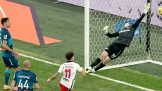 Ούτε να το ήθελε: Ο Λόβρεν έβαλε το αυτογκόλ της σεζόν! (βίντεο)