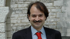 Γιάννης Ιωαννίδης: Η Washington Post αποδομεί τον Έλληνα... γκουρού των αρνητών της πανδημίας