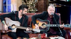 ΕΡΤ: Ο Νίκος Ζιώγαλας και ο Θοδωρής Μαραντίνης ανοίγουν το  χριστουγεννιάτικο «Μουσικό Κουτί» 