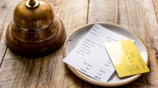 Πελάτης άφησε φιλοδώρημα 5.600 δολάρια σε εστιατόριο