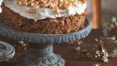 Καρυδόπιτα με κρέμα από τη Θεσσαλία