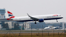 Η British Airways ακύρωσε πάνω από 100 πτήσεις λόγω «τεχνικού προβλήματος»