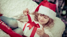 Η φετινή ανταλλαγή δώρων είναι διαφορετική – Αυτό είναι το πολυτιμότερο δώρο