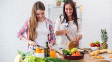 Χρόνια Φλεγμονή: Έξι τρόφιμα που την καταπολεμούν και πέντε που την επιδεινώνουν – Επιλέξτε έξυπνα