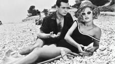 Αλίκη Βουγιουκλάκη: Η σπάνια φωτογραφία από κρουαζιέρα στην Ύδρα μαζί με θαυμαστές της