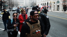 Πέντε ακροδεξιοί Proud Boys, που είχαν εισβάλει στο Καπιτώλιο, ζητούν αποζημίωση 100 εκατ. δολαρίων 