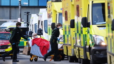 Κορωνοϊός - Αγγλία: «Πιο θεραπεύσιμος ο κορωνοϊός τους επόμενους έξι ως 18 μήνες» λέει ο επικεφαλής του NHS