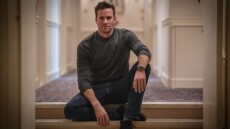 Άρμι Χάμερ: Ο φετιχιστής σταρ λέει ότι γυναίκες «προσφέρονται» για να «φάει κάποιο κομμάτι τους»!