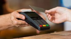 Λάρισα: Έκανε 12 συναλλαγές με τραπεζική κάρτα που βρήκε στον δρόμο!