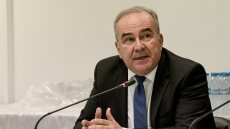 Παπαθανάσης: Πρέπει να ανοίξουν τα σχολεία και μετά θα συζητηθεί το θέμα των χιονοδρομικών