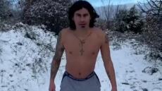 Ίσμαελ Μπλάνκο: Γυμνός στα χιόνια ανήμερα των γενεθλίων του