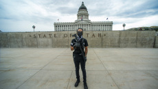 Τζον Ερλ Σάλιβαν - Ο αμφιλεγόμενος ακτιβιστής που κατέγραψε την εισβολή στο Καπιτώλιο: «Αντιστασιακός» ή «προβοκάτορας»;