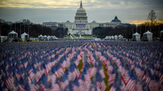 Ορκωμοσία Μπάιντεν: Με αλεξίσφαιρα οι δημοσιογράφοι - «Θάλασσα» από σημαίες στο Καπιτώλιο - Εντυπωσιακές εικόνες