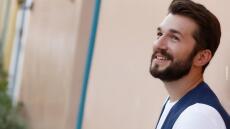 Ο Θοδωρής Βουτσικάκης διηγείται διαδικτυακά την «Όμορφη Ζωή» του - Video