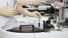 Συνεργασία Sanofi με Pfizer/BioNTech για παραγωγή 100 εκατομμυρίων δόσεων 