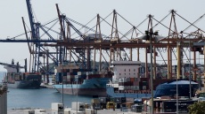 «Έμφραγμα» στα λιμάνια Πειραιά και Θεσσαλονίκης από την απεργία των πλοηγών 