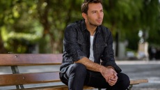 Ο Δημήτρης Κανέλλος τραγουδάει Μίμη Πλέσσα