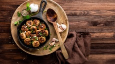 Κεφτέδες σαν της μαμάς: Πώς να φτιάξετε τους πιο αφράτους κεφτέδες