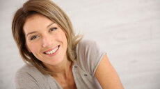 Ματώνουν τα ούλα σας; Δείτε ποια βιταμίνη μπορεί να σας λείπει