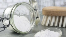 Καθαρίζουμε σε βάθος τον φούρνο με μαγειρική σόδα